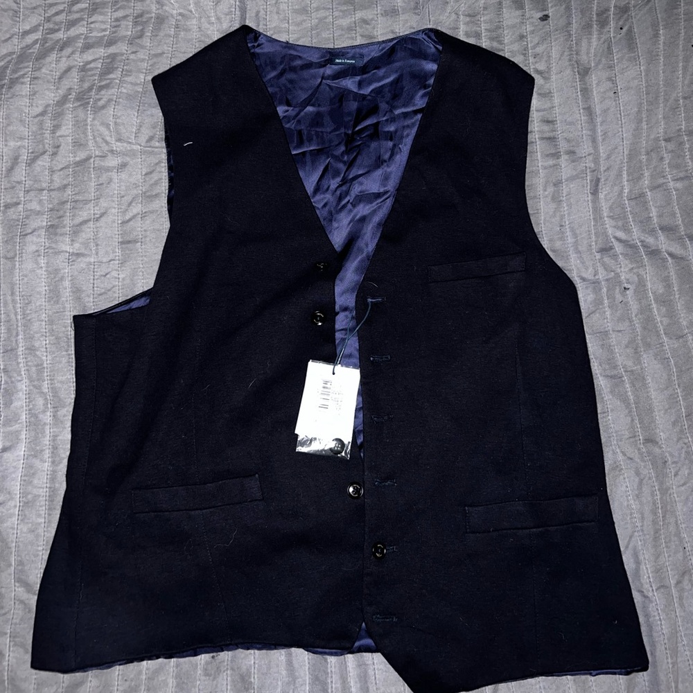 Brand new never worn still has tags men’s vest